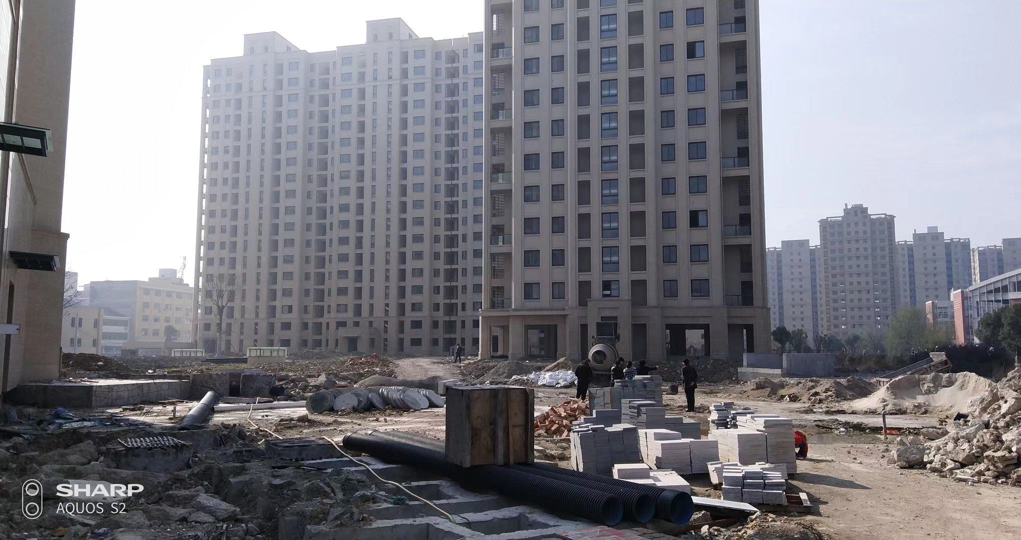 浙江台州的烂尾楼项目经由88位业主联合维权终于住进了温暖的新房